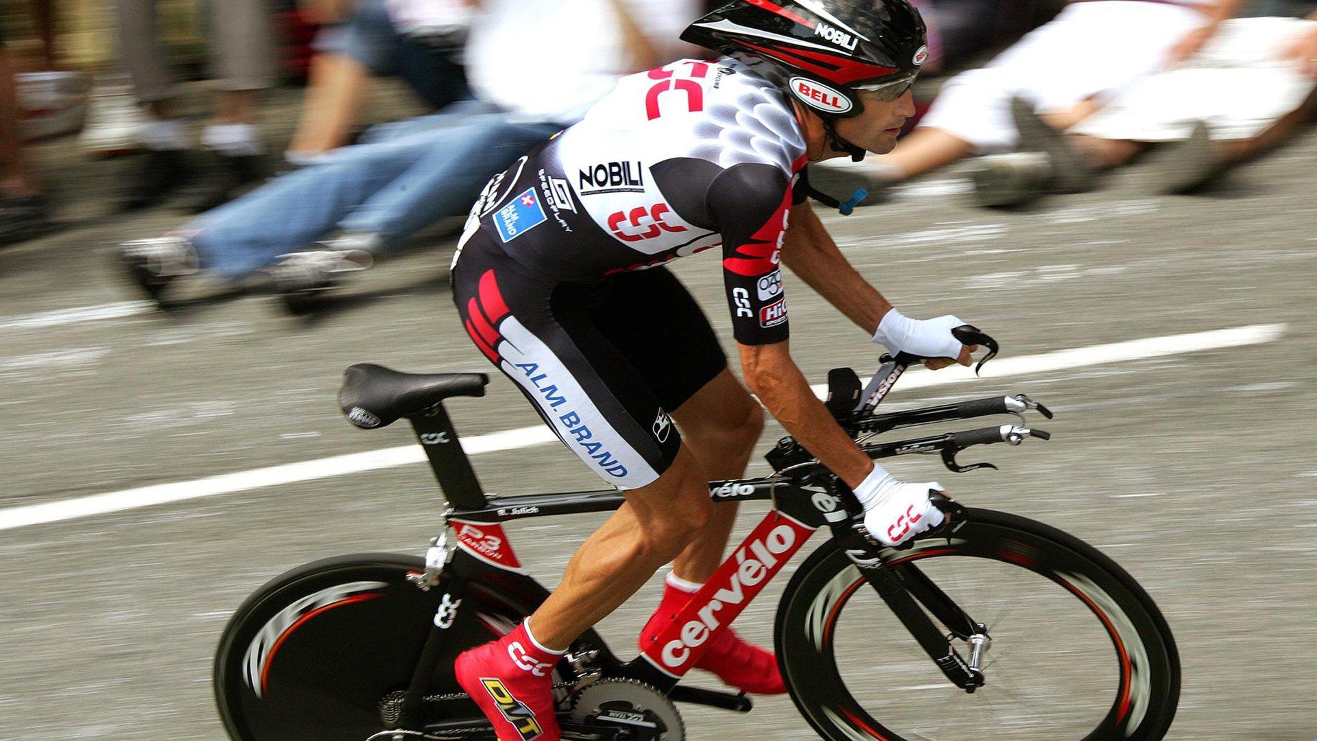 巴萨新星亚马尔训练迟到引风波 德科与弗里克联手化解内部危机