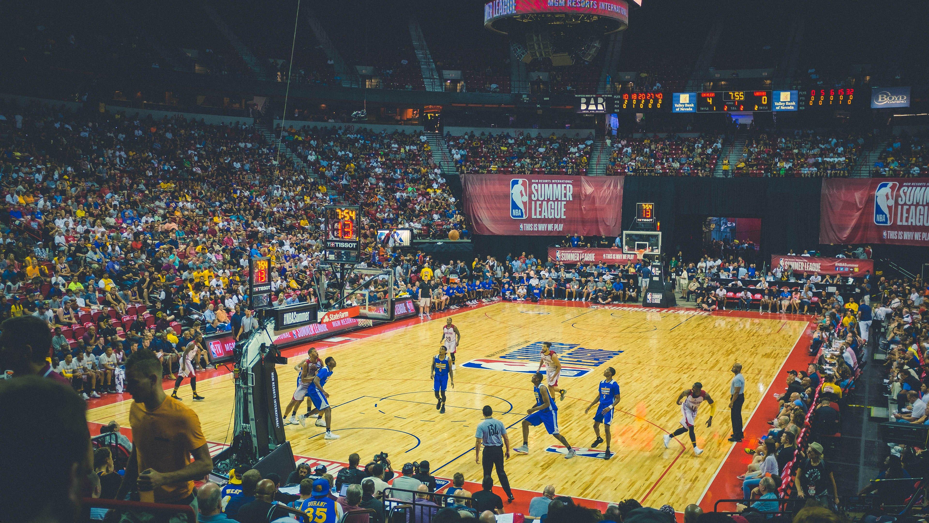 电竞豪门TES再掀流量狂潮，深夜话题引爆社交网络